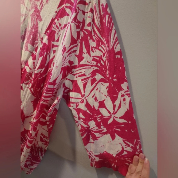 Lane Bryant Pink and White Floral 3/4 Sleeve Button Front Cardigan in Size 26/28 - Picture 9 of 13